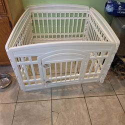 White Plastic Playben