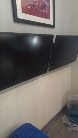 Two Samsung 32-inch 4K UHD - OBO