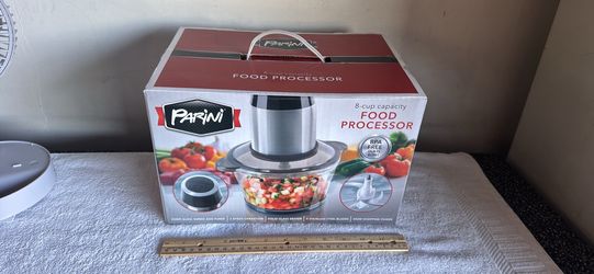 8- cup capacity food processor