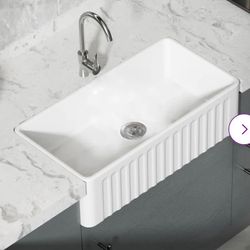 Farmhouse sink