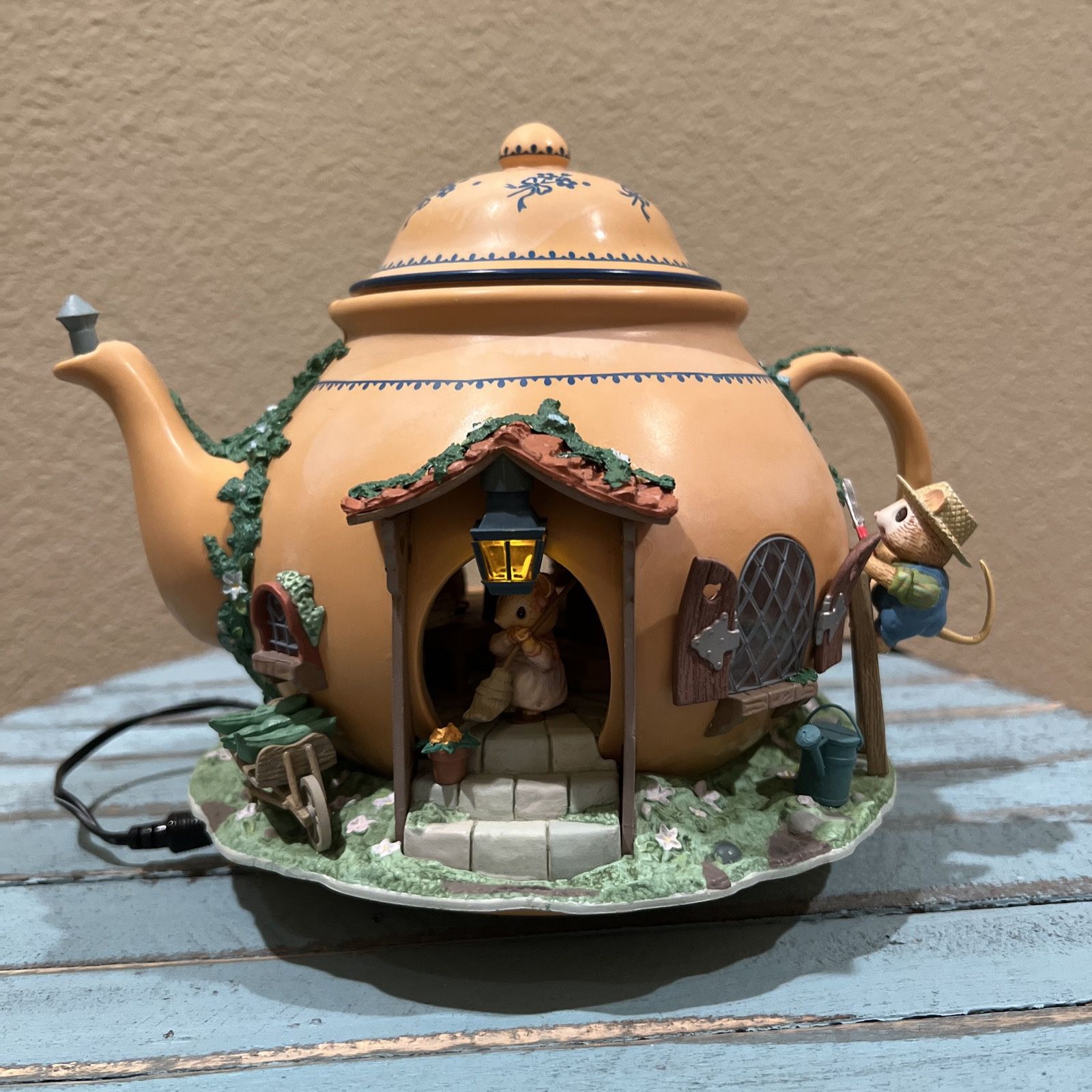 ENESCO エネスコ Teapot Bungalow ティーポットバンガロー Rare Enesco 1993 Teapot Bungalow Music Box 'Twas The Night