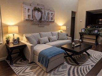 FOR SALE: 6-Piece Living Room Furniture Set – Modern Farmhouse Style
