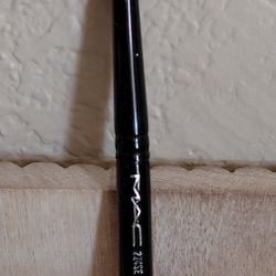 MAC MAKEUP BRUSH 