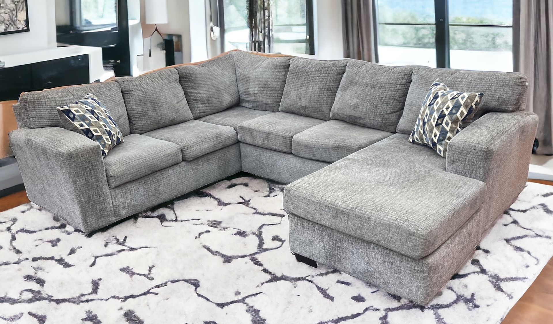 Grey Sectional Couch… Delivery Available for Sale in Columbus, OH - OfferUp