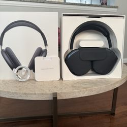 AirPod Maxes 
