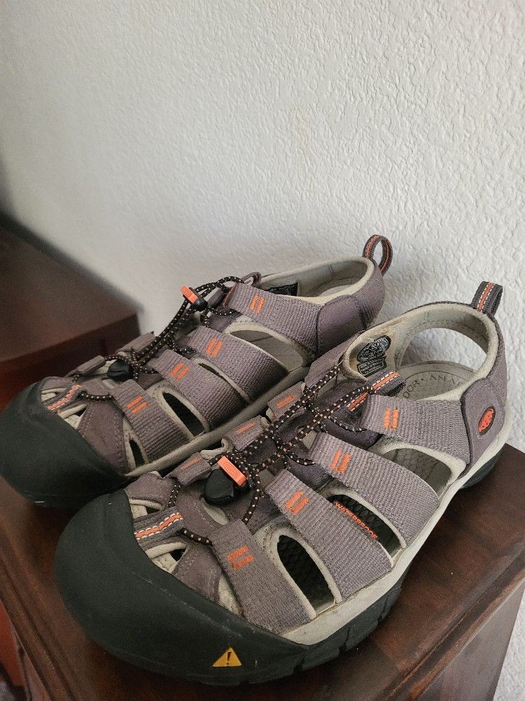 New KEEN Hiking Shoes Men's 10.5