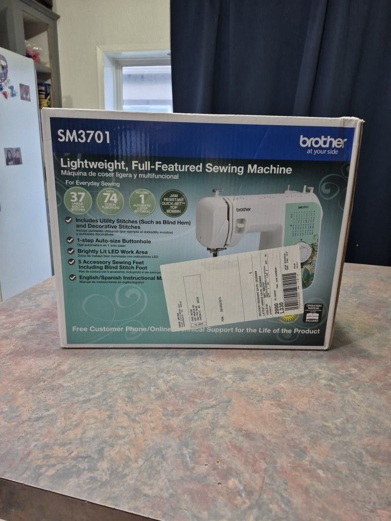 Lightweight Full Featured Sewing Machine 