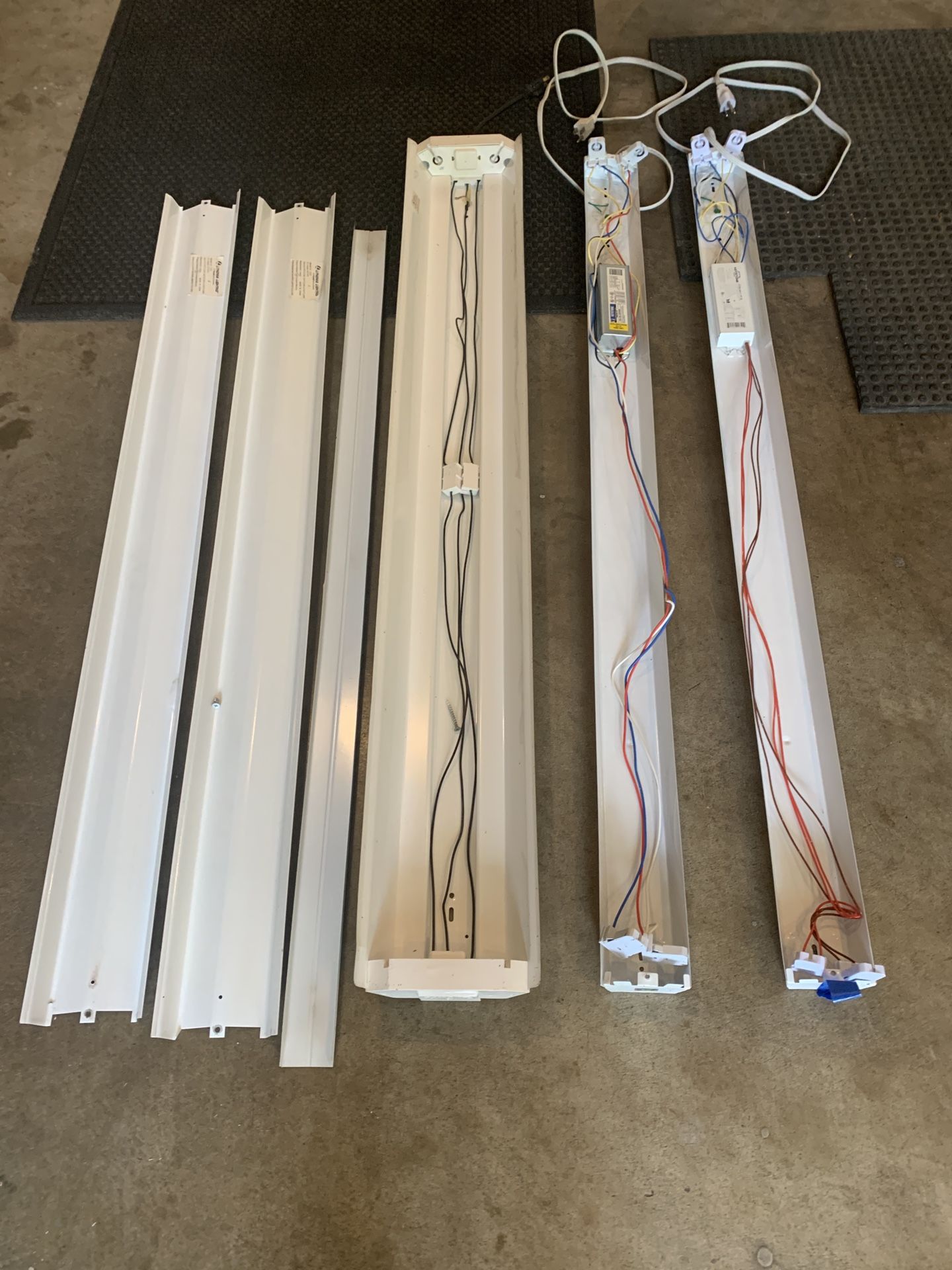 3 Shop Lights With 9 Fluorescent Bulbs