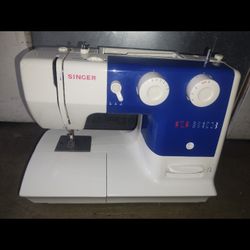 SINGER SEWING MACHINE FOR SALE 