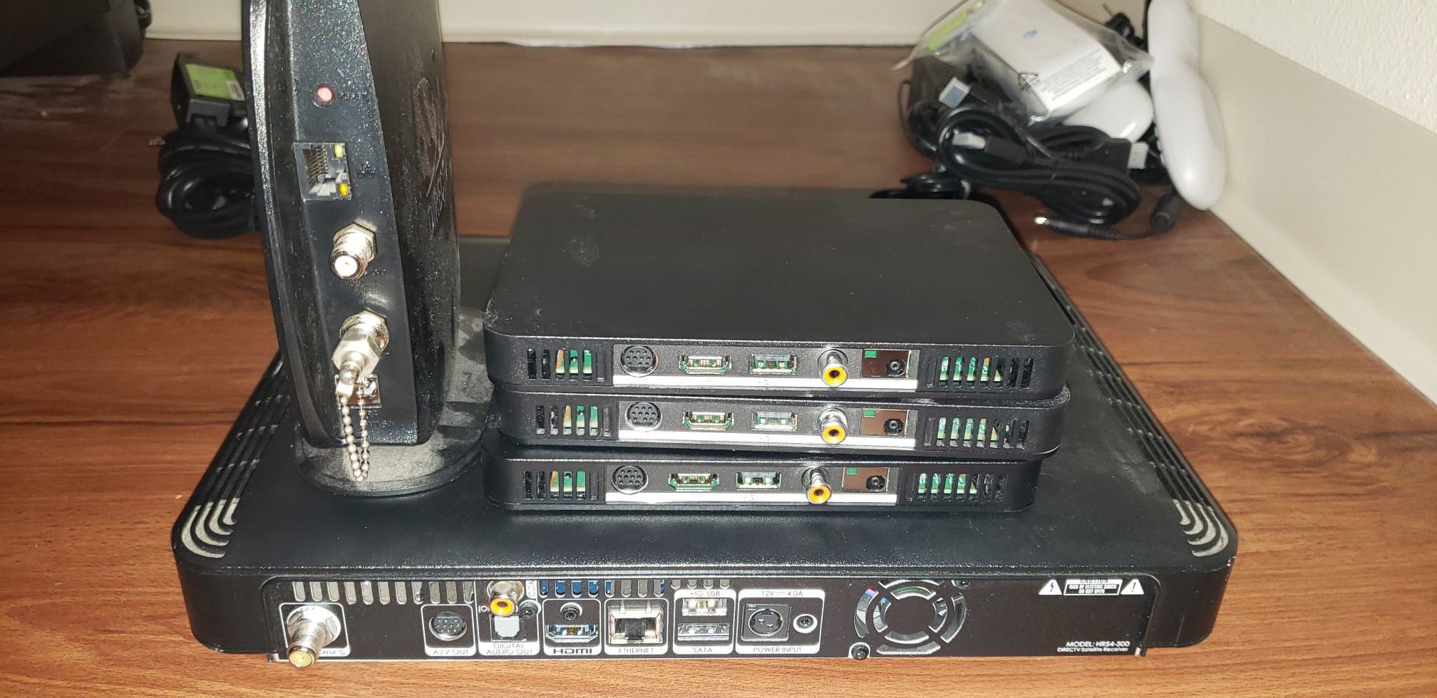 Directv Genie HR54200, 3 Wireless mini genies C61s(newest model), 1