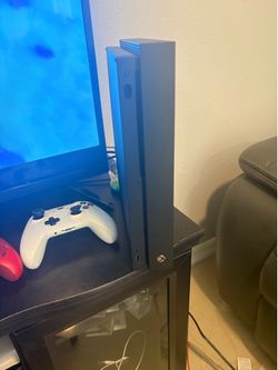 Xbox one X w 2 controller