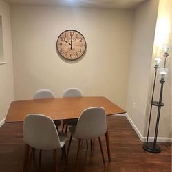 Wooden Dining Table & 4 Chairs – Barely Used