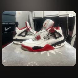 Jordan 4's Retro Fire Red's
