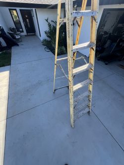 Husky Fiber Glass StepLadder