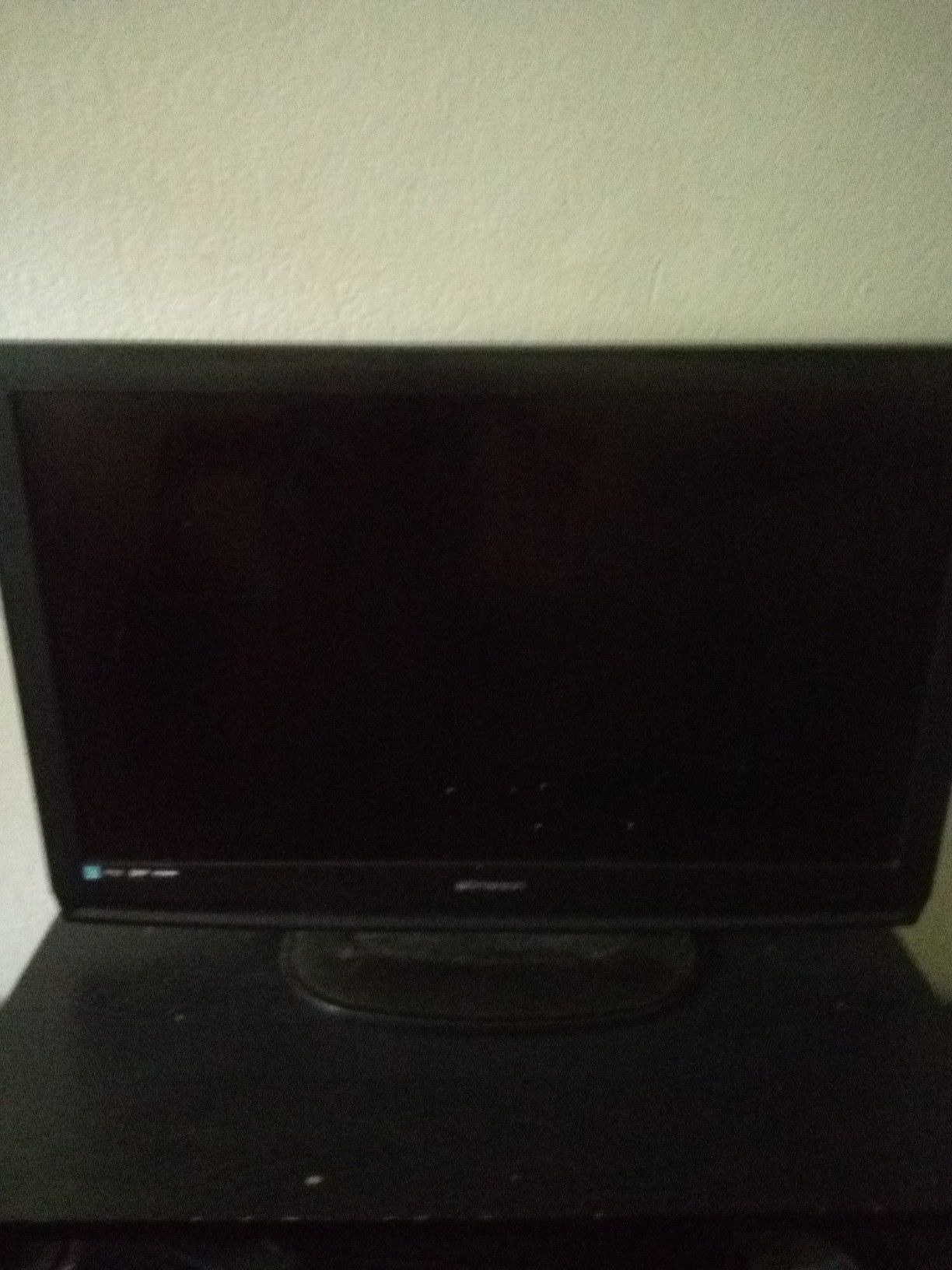 32 inch tv in good condition with my roku stick
