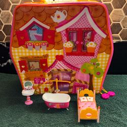 Lalaloopsy Mini Doll House/Case    &.  3 PC   Furniture.