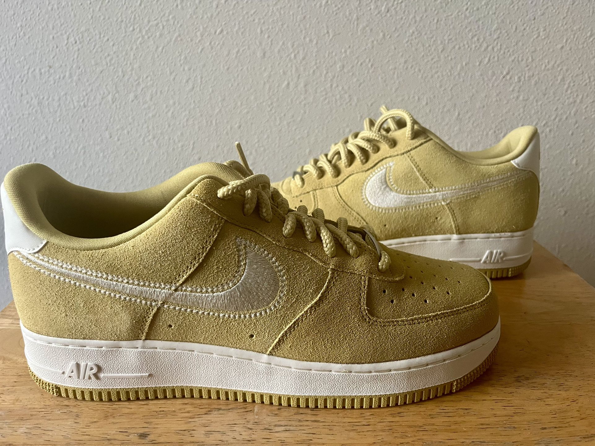 Nike Air Force 1'07 LV8 Men's Size 10 Men’s- 11.5 Women’s