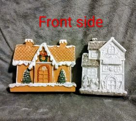 2 gingerbread houses