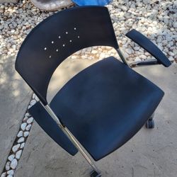10 BLACK CHAIRS