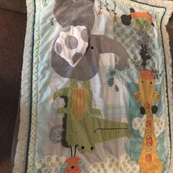 Crib comforter set