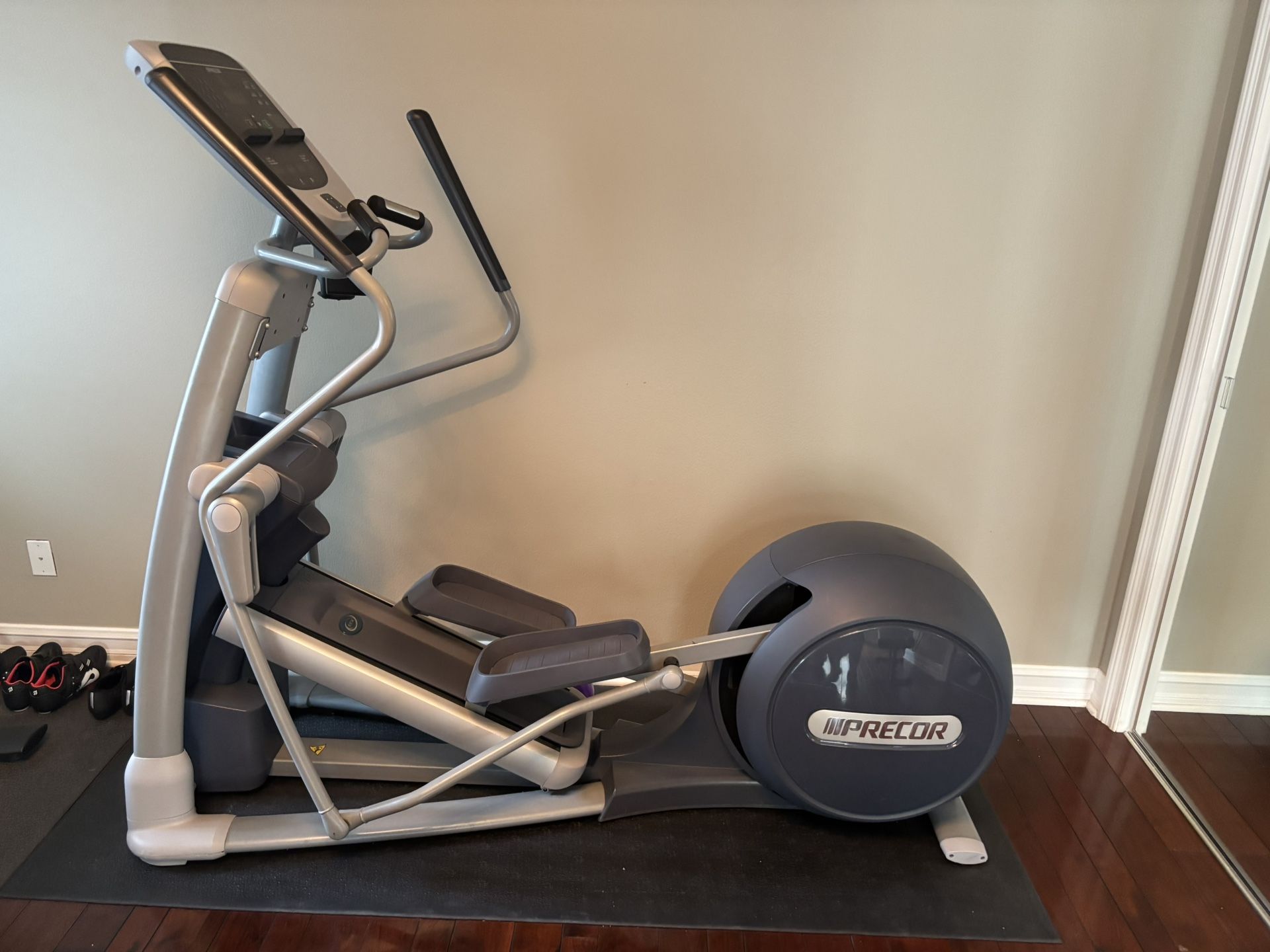 Precor EFX 800 Series Elliptical Exercise Machine - Commercial Grade - Excellent