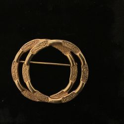 Vintage Goldtone Brooch(Emmons)