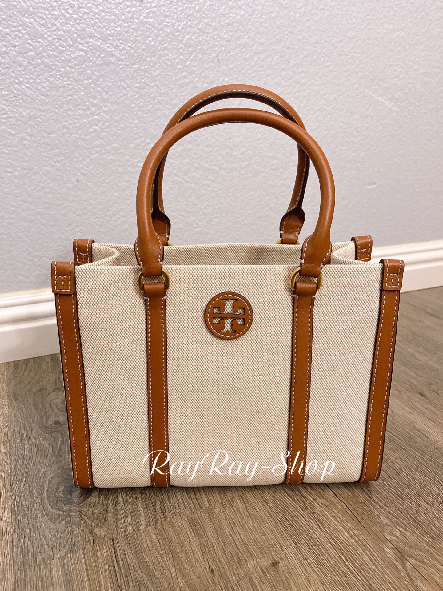 NWT Tory Burch Blake Canvas Small Tote NATURAL/CLASSIC CUOIO/BROWN 145356  for Sale in Las Vegas, NV - OfferUp