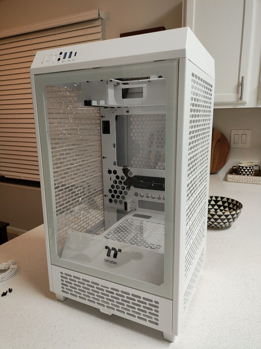 Thermaltake TT Tower 200 Snow White PC Case Chassis ITX M-ATX
