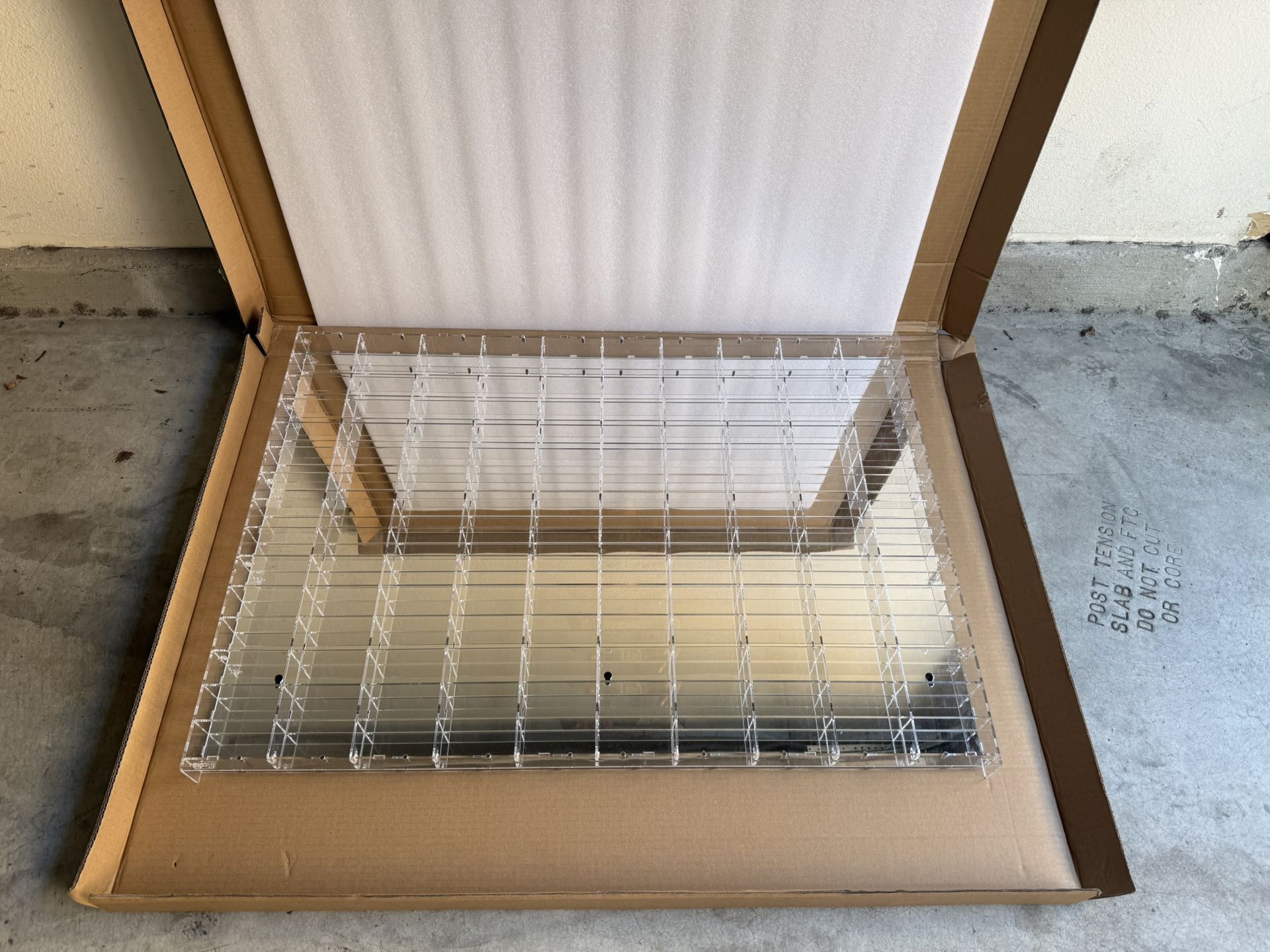 Hot Wheels Display Case Mirror Back Holds 150 Cars