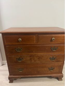 Wooden chest of drawers