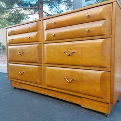 Beautiful Vintage Dresser (Mirror Included), 6 drawers. Solid Wood. On Casters. 55x20x34" tall. Jewelry/change Tray 