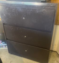 Metal 3 drawer or dresser