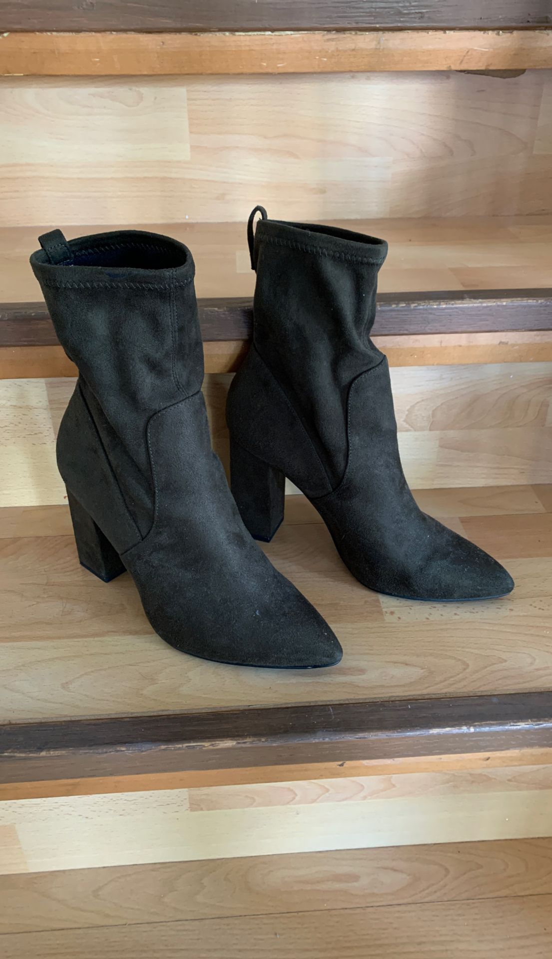 Women’s H&M slip on boots. Like new. Worn once.