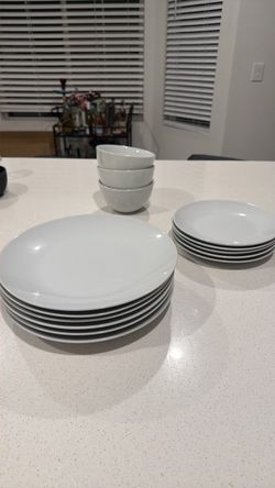 White Ceramic Dinnerware Set