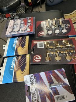Guitar accessories. Strings tuners