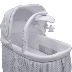 Bassinet Hands-Free Auto-Glide Bedside Portable Crib Smooth Gliding Motion Soothes Baby