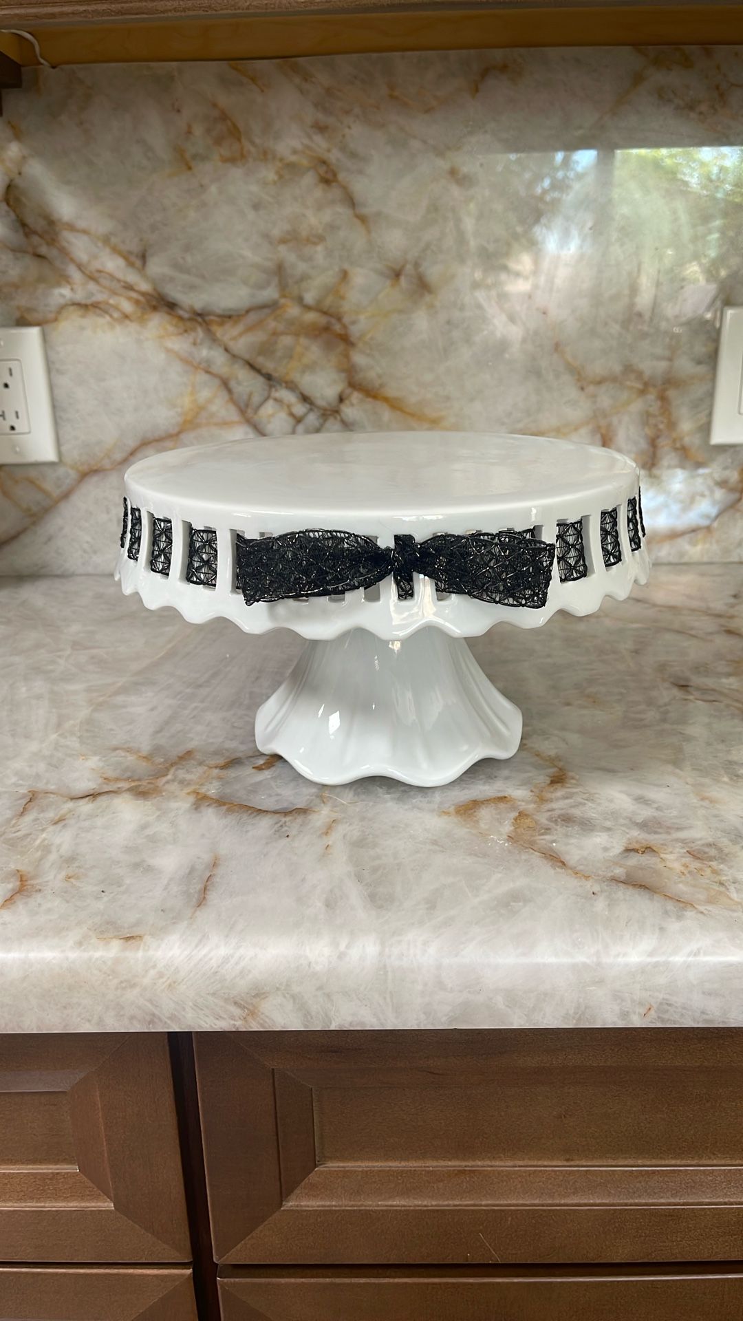 Lovely Cake Stand W/interchangeable Ribbon