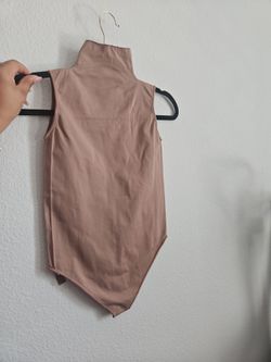Sleeveless mock neck bodysuit skims L/Xl