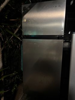 Vissani Top-Freezer Refrigerator Stainless Steel