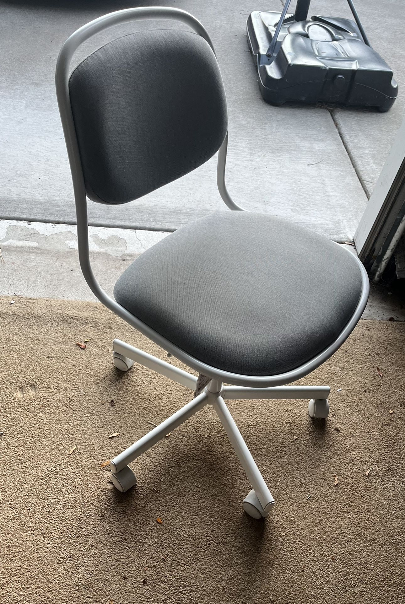 ILEA Rolling Desk Chair, Gray