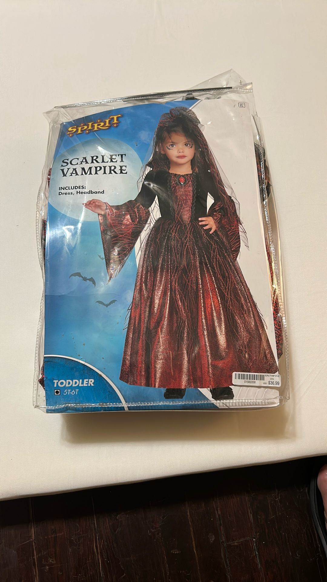 Halloween Child Scarlet Vampire——- Size 5t 6t