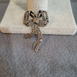 Silver Vintage Bow Brooch