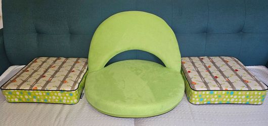 Flex-Space Washable Comfy Floor Seat
LAKESHORE  
Pre-owned/like new 
No rips or stains 
Excellent condition 
Selling combo for $55.00
