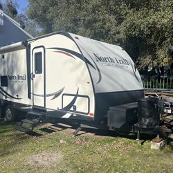 TODAY ONLY!!!!Like New Travel Trailer —- Cheap!!