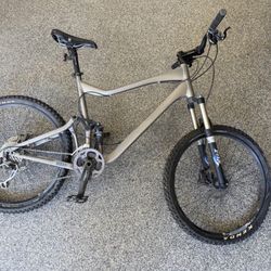 Giant Trance X Full Suspension Mountain Bike. Negotiable. No low ballers!