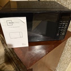 Microwave Oven 0.7 Cu Feet mainstays 