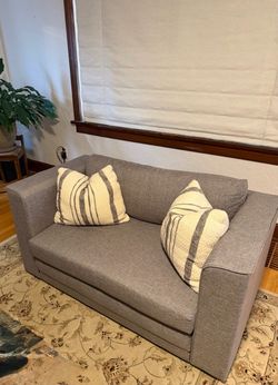 Pullout sleeper couch, like new!