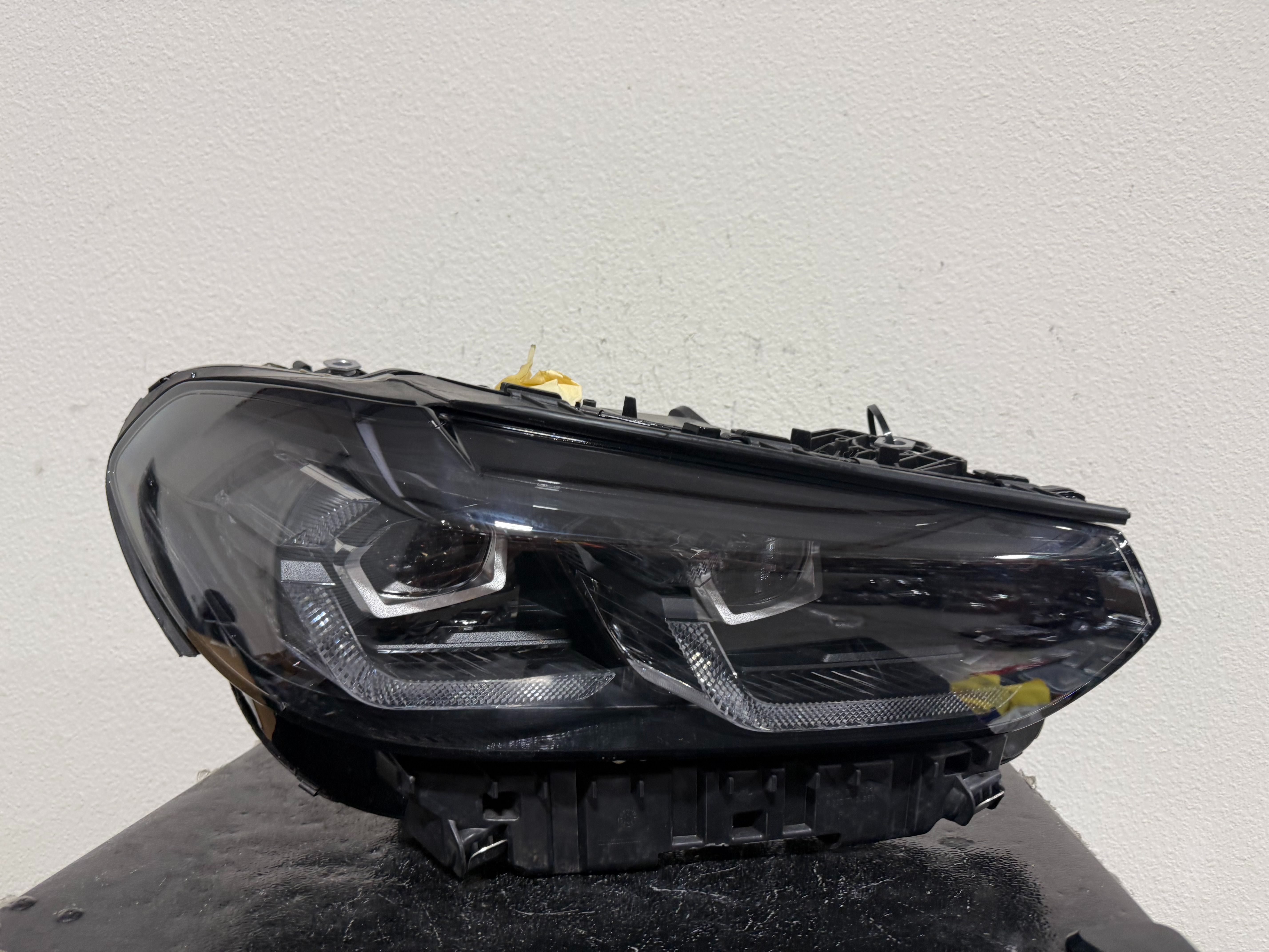 BMW X3 RIGHT HEADLIGHT 2022
