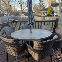 Round Table With Chairs