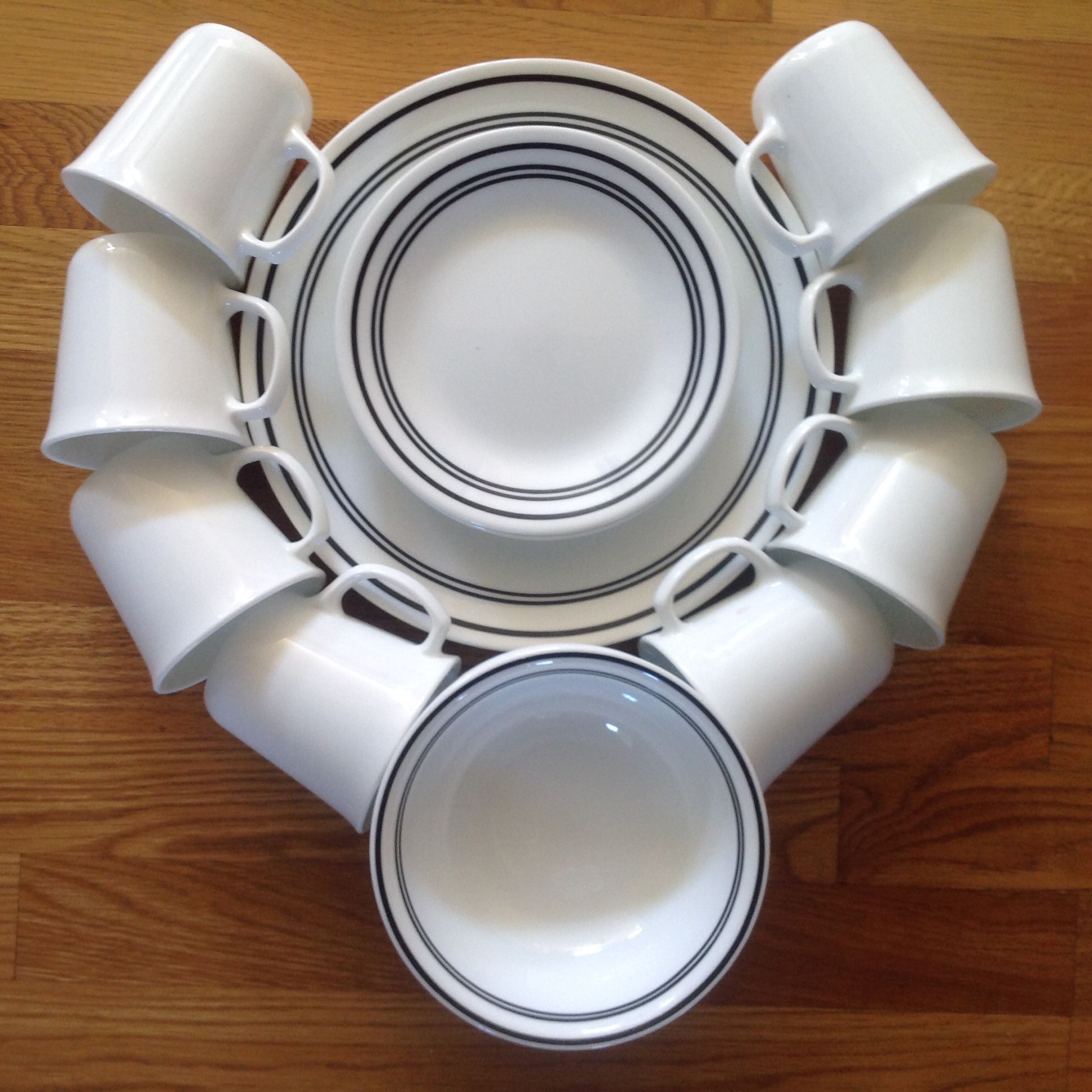16pc.White Cerelle Set With Double Black Band Around $45
